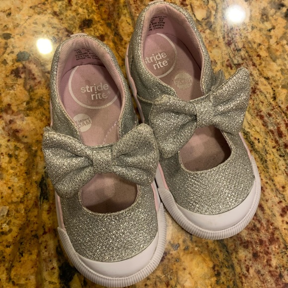 Stride Rite Size 7 Toddler Shoe - Picture 2 of 7